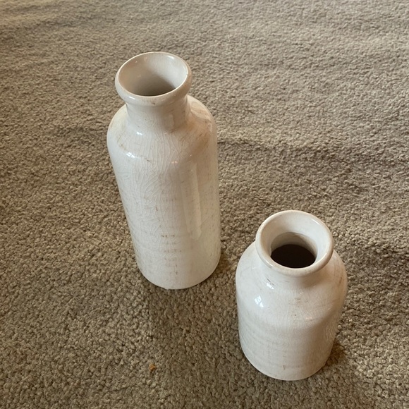 None Other - Elegant White Ceramic Vases